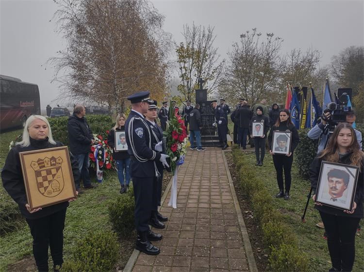 Slika \PU_V\vijesti\2022\Obilježavanje obljetnice pogibije u Karadžićevu\IMG-a33dc0feefd7ef7f1b8d511bf407b121-V.jpg